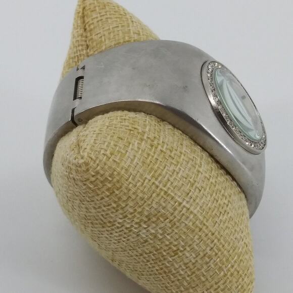 Gossip Silver Tone Quartz Wristwatch Cuff Band Watch - Picture 5 of 10